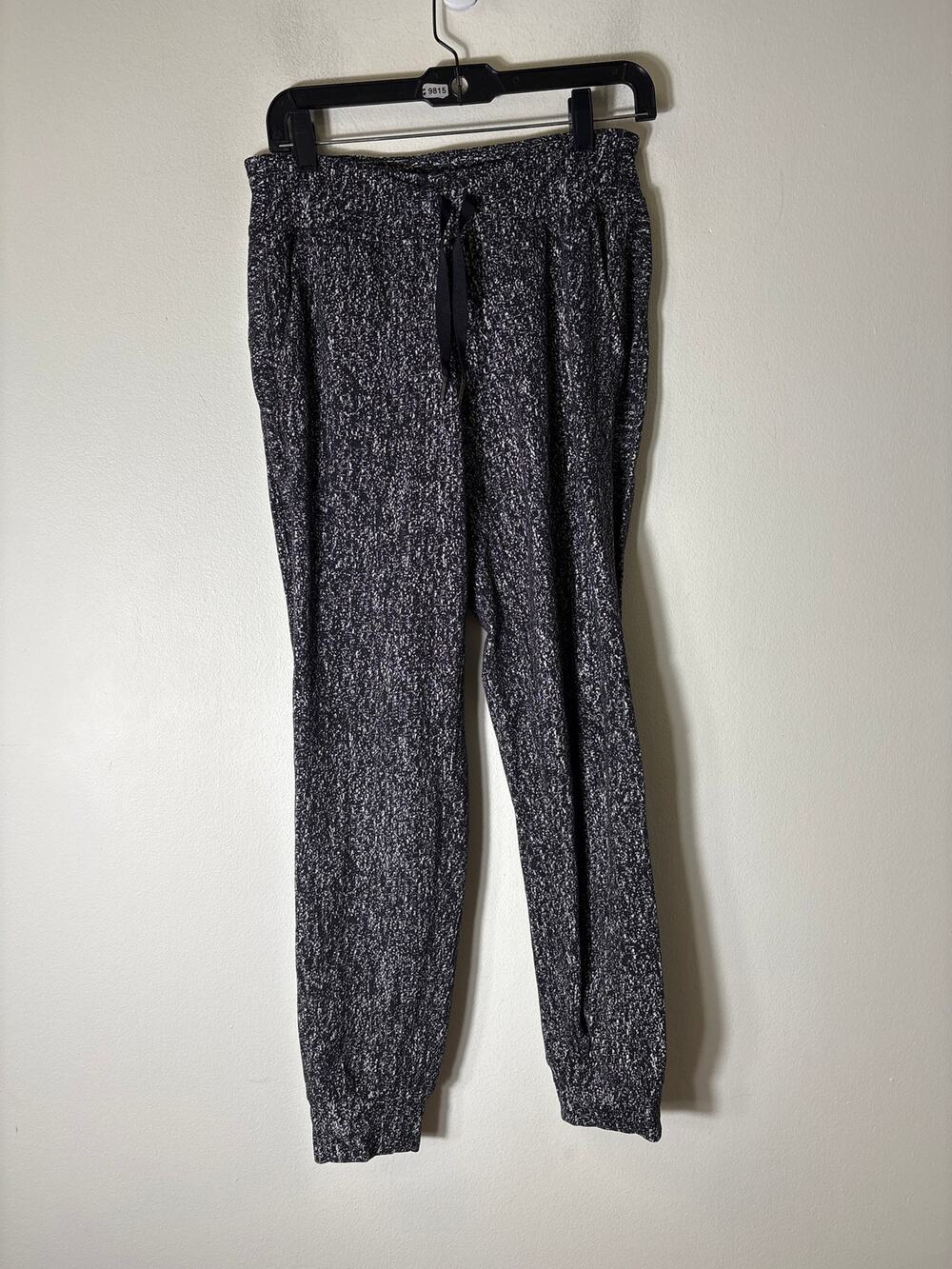 Lululemon Black White Pull On Athletic Joggers sz 6